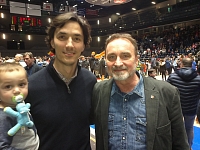 Setkání 3 generací = s Jirkou Welschem a jeho rodinou na kvalifikačním utkání české reprezentace na MS v basketbale. Zavzpomínali jsme i na Jirkovy začátky u nás v BK Pardubice a jeho raketový start do baskeťáckého kosmu :-)